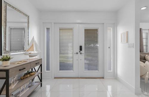 Yacht Club House | IMPECCABLE! - Amazing sunsets, Dock, Heated Pool - Sunsational Sunsets - Roelens