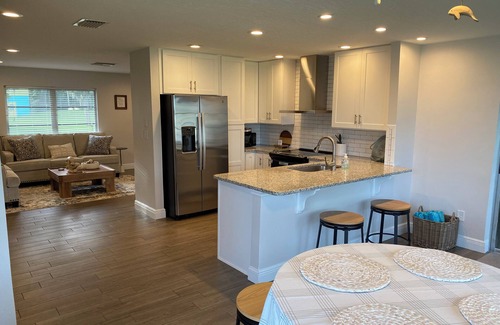 Crystal River House | IMPECCABLE CRYSTAL RIVER KING'S BAY WATERFRONT RETREAT - COMFORT & SERENITY