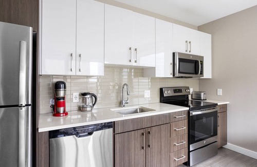 West End Apartment | Impeccable North Station 1BR w/Gym & W/D, nr Shopping, by Blueground