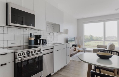 Revere Apartment | Impeccable Revere Studio w/Firepit, Spa, W/D, A/C & Gym, by Blueground