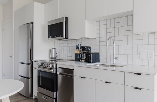 Revere Apartment | Impeccable Revere Studio w/Firepit, Spa, W/D, A/C & Gym, by Blueground