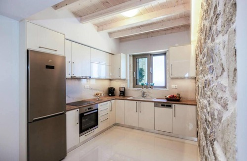 Zerviana Villa | Imposing Lux Villa for 7 guests overlooking Phalasarna Beach