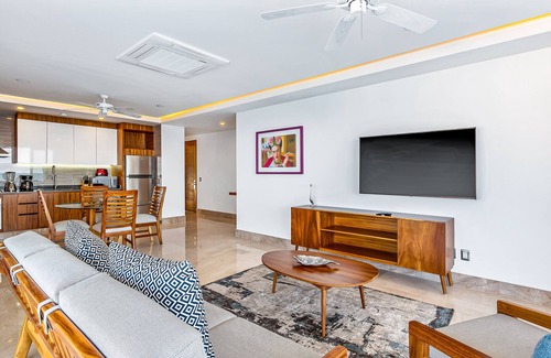 Mismaloya Condo | Impressive 8th-floor oceanfront condo with water views, hot tub & pool