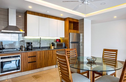 Mismaloya Condo | Impressive 8th-floor oceanfront condo with water views, hot tub & pool