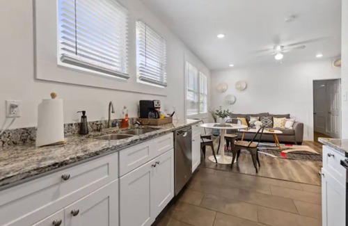 Tobin Hill Apartment | Impressive Cozy Historic 2BR Apt 202 Near Downtown