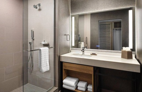 Flowood House | Impressive Cozy Room for Work and Pleasure