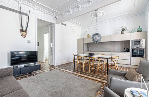 Eixample Condo | Impressive modernist apartment 20 mtrs from Paseo de Gracia