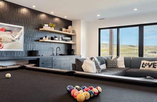 Tuhaye House | Impressive Tuhaye Home with Hot Tub, Pool Table, and Sweeping Mountain Views