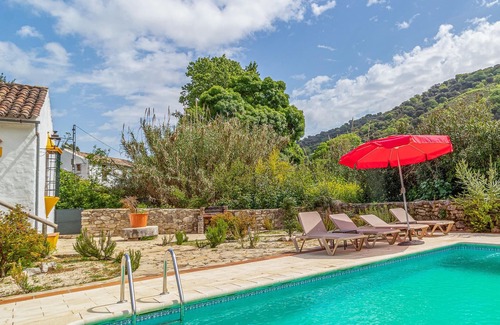Benaojan House | In beautiful green countryside awaits you this charming vacation home with private pool.