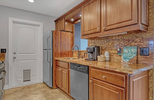 Juno Beach House | In between the intercoastal and oceannwalk to the watern