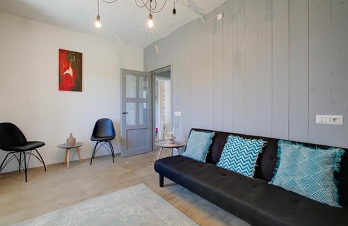 Clavesana Apartment | In Bocca Al Lupo with Shared Pool