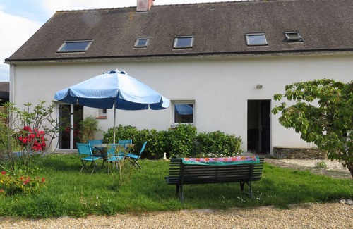 Sarzeau Apartment | IN CAME, BRIGHT, APARTMENT 5 PEOPLE, BEACH 50 M? GARDEN? WIFI PARKING