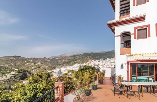 Canillas de Albaida House | In Canillas de Albaida awaits you this grandiose vacation villa with impressive views of the mountai