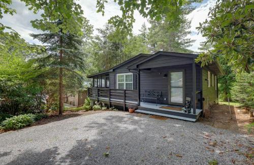 Pineola House | In Golf Community with Pool Access Newland Cabin