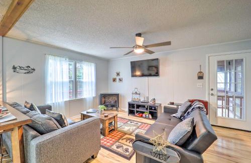 Pineola House | In Golf Community with Pool Access Newland Cabin