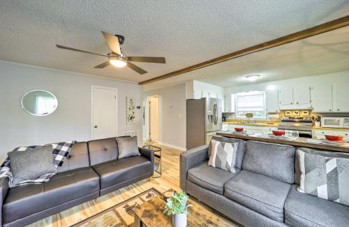 Pineola House | In Golf Community with Pool Access Newland Cabin