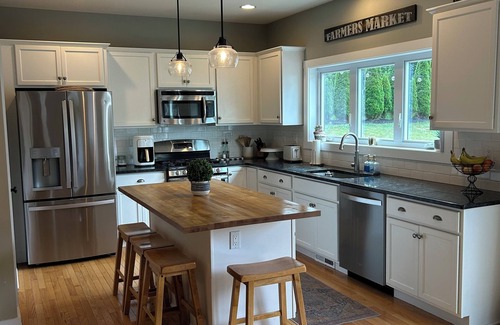 Saratoga Springs House | In Ground Pool, Minutes From The Track!
