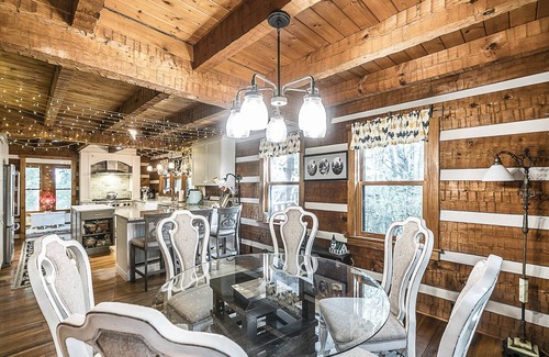 Goodlettsville House | In mountains Close to fun Luxury Log Cabin 21 Acres 18 min to Downtown!