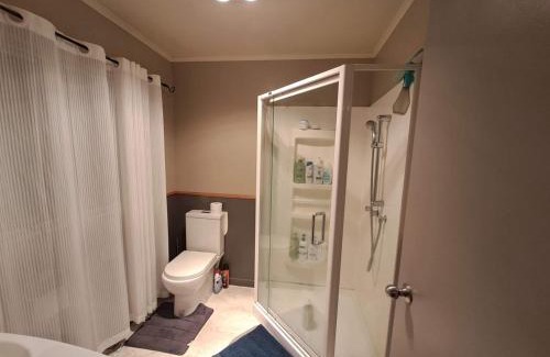 Greenlane - Ellerslie House | In Remuera with free street carpark, handy close to cuisine restaurant and public transportation