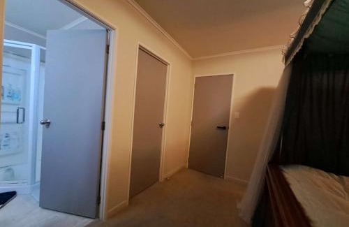 Greenlane - Ellerslie House | In Remuera with free street carpark, handy close to cuisine restaurant and public transportation