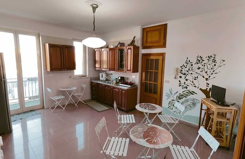 Palermo House | In the center bright large room, en-suite bathroom, shared terrace and kitchen
