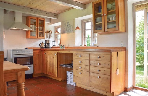 Tim House | In the countryside and surrounded by fields lies this idyllic farmhouse with a thatched roof.