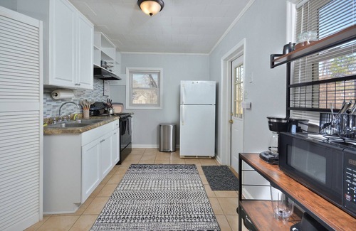 Carrboro Cottage | In the heart of Chapel Hill Walk to UNC & cafés! 3 Bedroom House