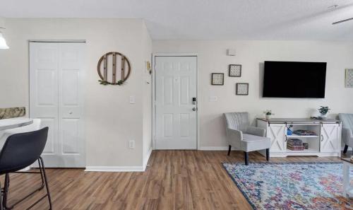 Indian Bayou Apartment | In The Heart of Destin ! Close To Beach and Restaurants! Dancing Cloud 260