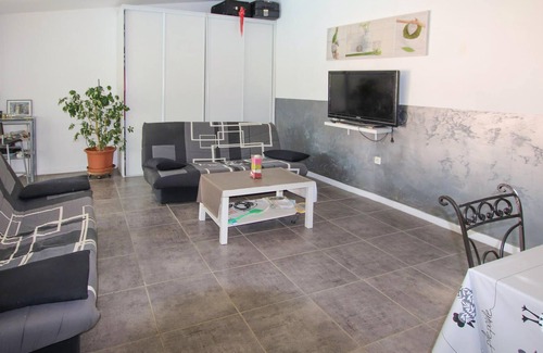 Lambesc House | In the heart of green Provence, in a park with olive trees welcomes you this beautiful Provencal vil