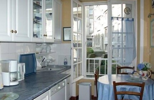 Intra Muros Apartment | In the heart of the corsair city intra-muros 66 m2 WIFI and free garage s/building