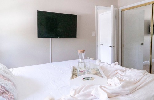 Huntington Park Apartment | In the heart of Huntington Park the newly renovated 1BR condo is charming and quite