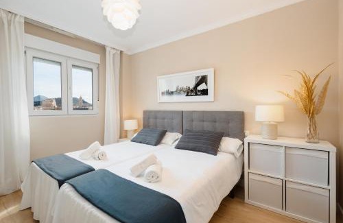 Poligono Alameda Apartment | In the historic center of Malaga, very close to the beach and the AVE train station, with private parking