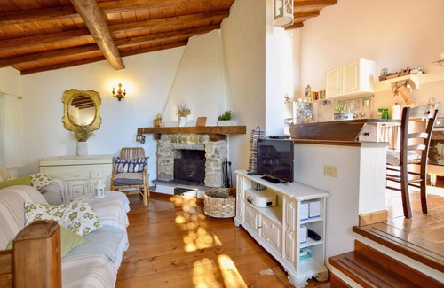 Camaiore House | In the midst of a beautiful mountain world, this cozy vacation home welcomes you.