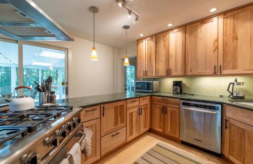 Fennville House | In the Trees- Relaxing getaway with hot tub! 400ft to private Lake Access!
