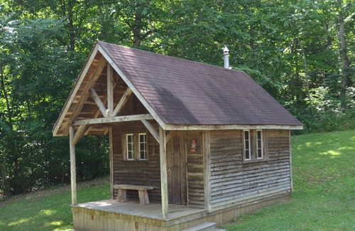 Burkesville House | In the woods, at a dead end, private
