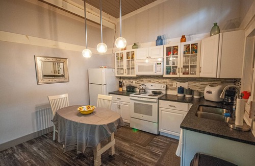 Young Harris Cabin | In the Woods is the perfect place to Relax and enjoy the peace and privacy
