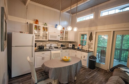 Young Harris Cabin | In the Woods is the perfect place to Relax and enjoy the peace and privacy