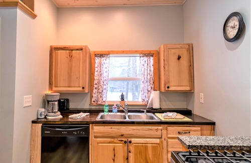 Free Soil House | In The Woods - Pet Friendly Waterfront