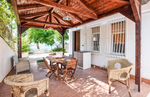 Briatico Apartment | In this vacation apartment directly on the beach your vacation will be a pleasure.