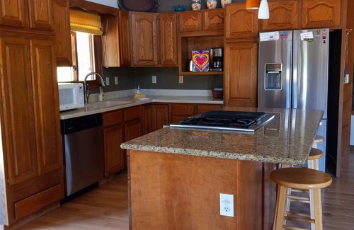 Hill City House | In town home- above the 1880 train. Walk to Main St!— recently updated!