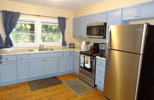 Highlands Apartment | In Town Mountain Cottage Apartment