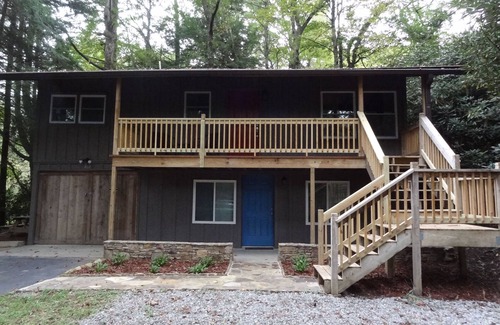 Highlands Apartment | In Town Mountain Cottage Apartment
