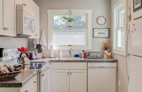 Druid Hills Apartment | In-town Southern Haven