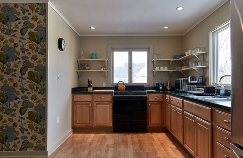 Lakeville Apartment | In Town, walk to everything. Near lake, Hotchkiss, IMS, and Salisbury Schools