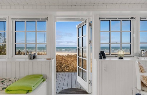 Hirtshals House | In unique location with panoramic view over the sea welcomes you this beautiful accommodation.