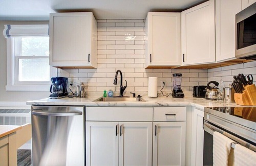Madison Apartment | In-Unit Washer & Dryer. A/C. Pets ok. Fenced yard.