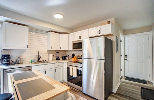 Madison Apartment | In-Unit Washer & Dryer. A/C. Pets ok. Fenced yard.