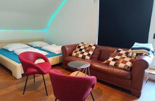 Bothfeld-Vahrenheide Apartment | IN VILLA APARTMENT 56 qm Check-in,free parking, WIFI , TV, FULL KITCHEN