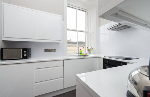 Old Town Apartment | Incredible 1 bedroom + sofabed on the famous Royal Mile 200 metres from Edinburgh Castle
