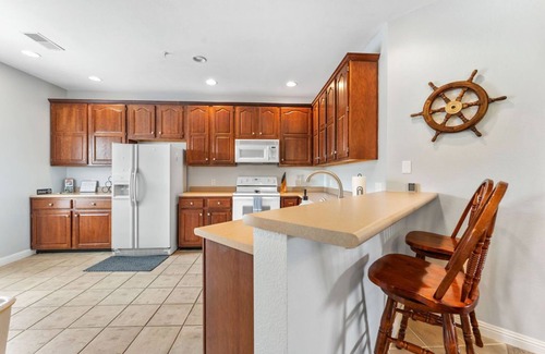 Hollister Condo | Incredible 2 bed/2 bath penthouse condo scenic natural views